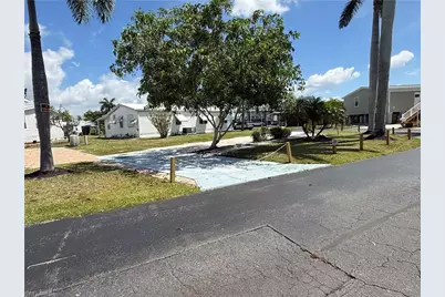 130 Dawn St, Fort Myers, FL 33908 - Photo 5