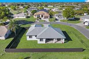 24 Crestwood Cir S, Lehigh Acres, FL 33936 - Photo 3