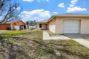 2130 NE 8th Pl, Cape Coral, FL 33909 - Photo 3
