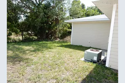 899 Ridgeway Dr, North Fort Myers, FL 33903 - Photo 15
