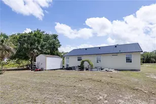 2040 S Montana Cir, Labelle, FL 33935 - Photo 3