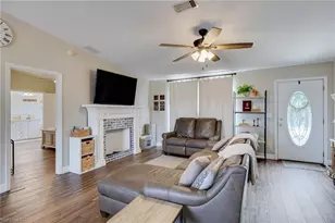 2040 S Montana Cir, Labelle, FL 33935 - Photo 5