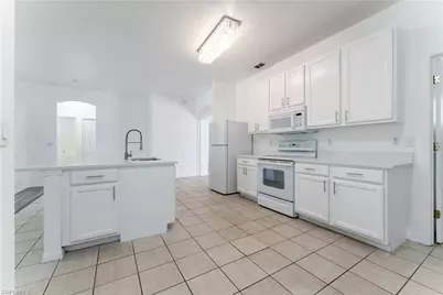 1824 SW 2nd St, Cape Coral, FL 33991 - Photo 17