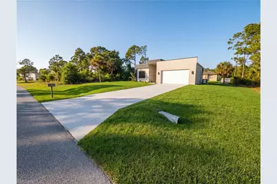 728 Crestline Ave S, Lehigh Acres, FL 33974 - Photo 33