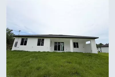 1013 Lincoln Ave, Lehigh Acres, FL 33972 - Photo 5