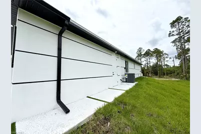1013 Lincoln Ave, Lehigh Acres, FL 33972 - Photo 3