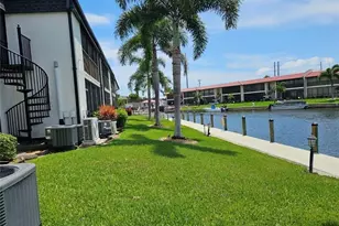 4722 SE 1st Pl, Cape Coral, FL 33904 - Photo 9