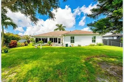 3221 NE 15th Pl, Cape Coral, FL 33909 - Photo 5