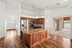 628 SE 21st Ln, Cape Coral, FL 33990 - Photo 9