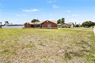 628 SE 21st Ln, Cape Coral, FL 33990 - Photo 37