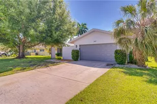 5657 Eichen Cir E, Fort Myers, FL 33919 - Photo 45