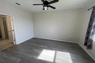 511 NE 19th Pl, Cape Coral, FL 33909 - Photo 9