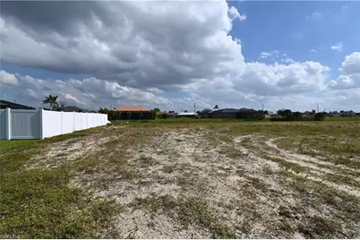 432 SW 22nd St, Cape Coral, FL 33991 - Photo 5
