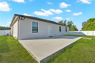 1086 W Leader Ct, Labelle, FL 33935 - Photo 17