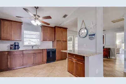 914 SE 28th Ter, Cape Coral, FL 33904 - Photo 5