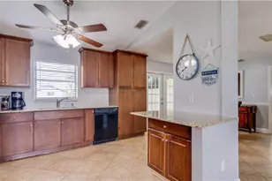 914 SE 28th Terrace, Cape Coral, FL 33904 - Photo 5
