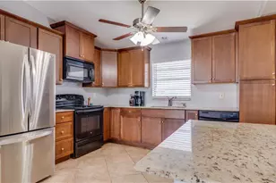914 SE 28th Terrace, Cape Coral, FL 33904 - Photo 9