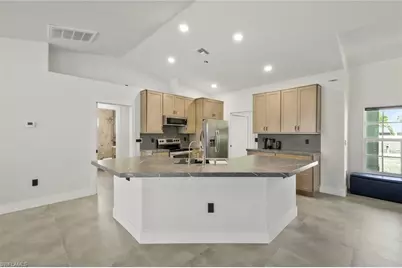 2200 NE 9th Ave, Cape Coral, FL 33909 - Photo 5