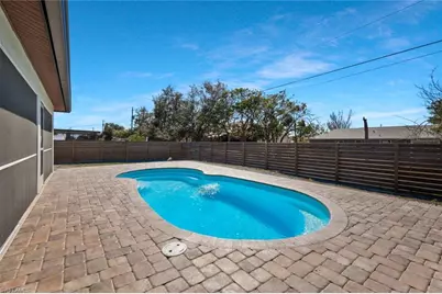 2200 NE 9th Ave, Cape Coral, FL 33909 - Photo 17