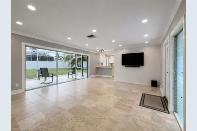 912 Dolphin Dr, Cape Coral, FL 33904 - Photo 5