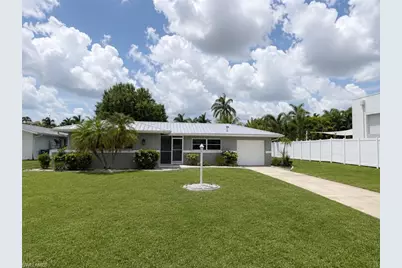 912 Dolphin Dr, Cape Coral, FL 33904 - Photo 1
