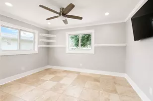 912 Dolphin Dr, Cape Coral, FL 33904 - Photo 11