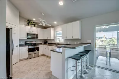 1725 NE 23rd St, Cape Coral, FL 33909 - Photo 11