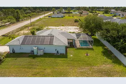 1922 Jacaranda Pkwy W, Cape Coral, FL 33993 - Photo 39