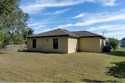 824 Umber Dr, Fort Myers, FL 33913 - Photo 3