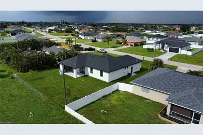 474 NE 2nd Pl, Cape Coral, FL 33909 - Photo 23