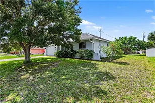 610 Retunda Pkwy W, Cape Coral, FL 33904 - Photo 25