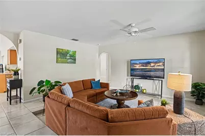 610 Retunda Pkwy W, Cape Coral, FL 33904 - Photo 3