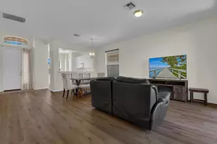 11204 Lakeland Cir, Fort Myers, FL 33913 - Photo 3