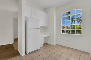 11204 Lakeland Cir, Fort Myers, FL 33913 - Photo 7