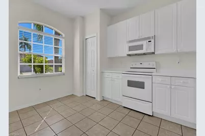 11204 Lakeland Cir, Fort Myers, FL 33913 - Photo 5