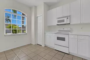 11204 Lakeland Cir, Fort Myers, FL 33913 - Photo 5