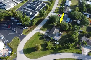 6701 Fiesta Ln, Fort Myers, FL 33919 - Photo 11