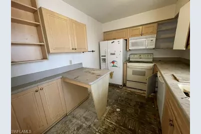 8381 Antigua Ct, Fort Myers, FL 33907 - Photo 9
