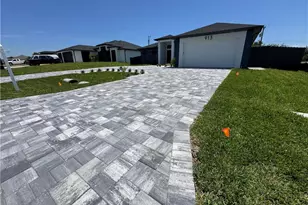913 NE Juanita Pl, Cape Coral, FL 33909 - Photo 3