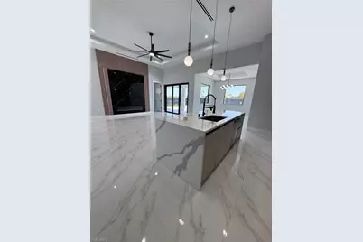 913 NE Juanita Pl, Cape Coral, FL 33909 - Photo 9