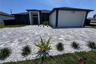 913 NE Juanita Pl, Cape Coral, FL 33909 - Photo 1