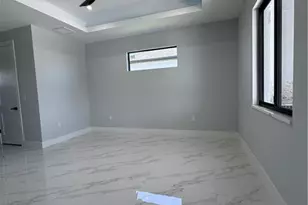 913 NE Juanita Pl, Cape Coral, FL 33909 - Photo 11