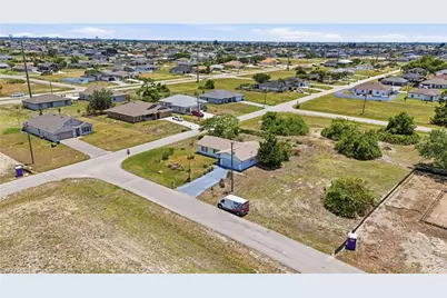 18 NW 26th Ter, Cape Coral, FL 33993 - Photo 3