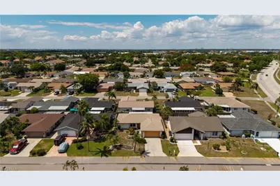 9708 Foxglove Cir, Fort Myers, FL 33919 - Photo 31
