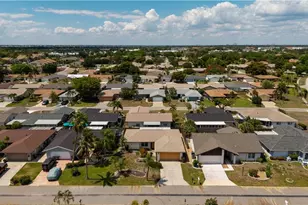 9708 Foxglove Cir, Fort Myers, FL 33919 - Photo 31