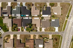 9708 Foxglove Cir, Fort Myers, FL 33919 - Photo 37