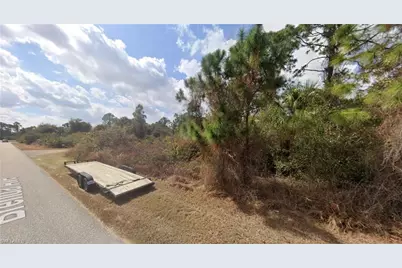 921 Abbey St E, Lehigh Acres, FL 33974 - Photo 3
