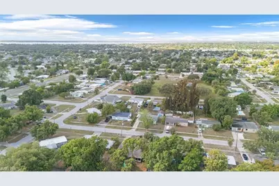 912 Hibiscus Ln, North Fort Myers, FL 33903 - Photo 23
