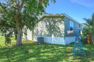 93 Poinsettia Dr, Fort Myers, FL 33905 - Photo 25