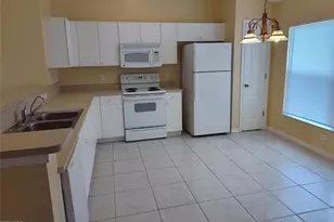 1109 NE 2nd Pl, Cape Coral, FL 33909 - Photo 9